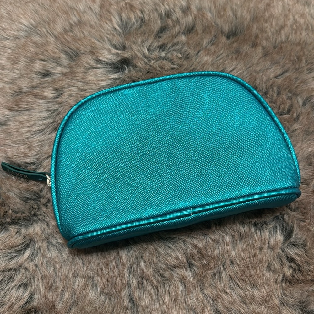 La Mer Makeup Bag - Picture 2 of 3
